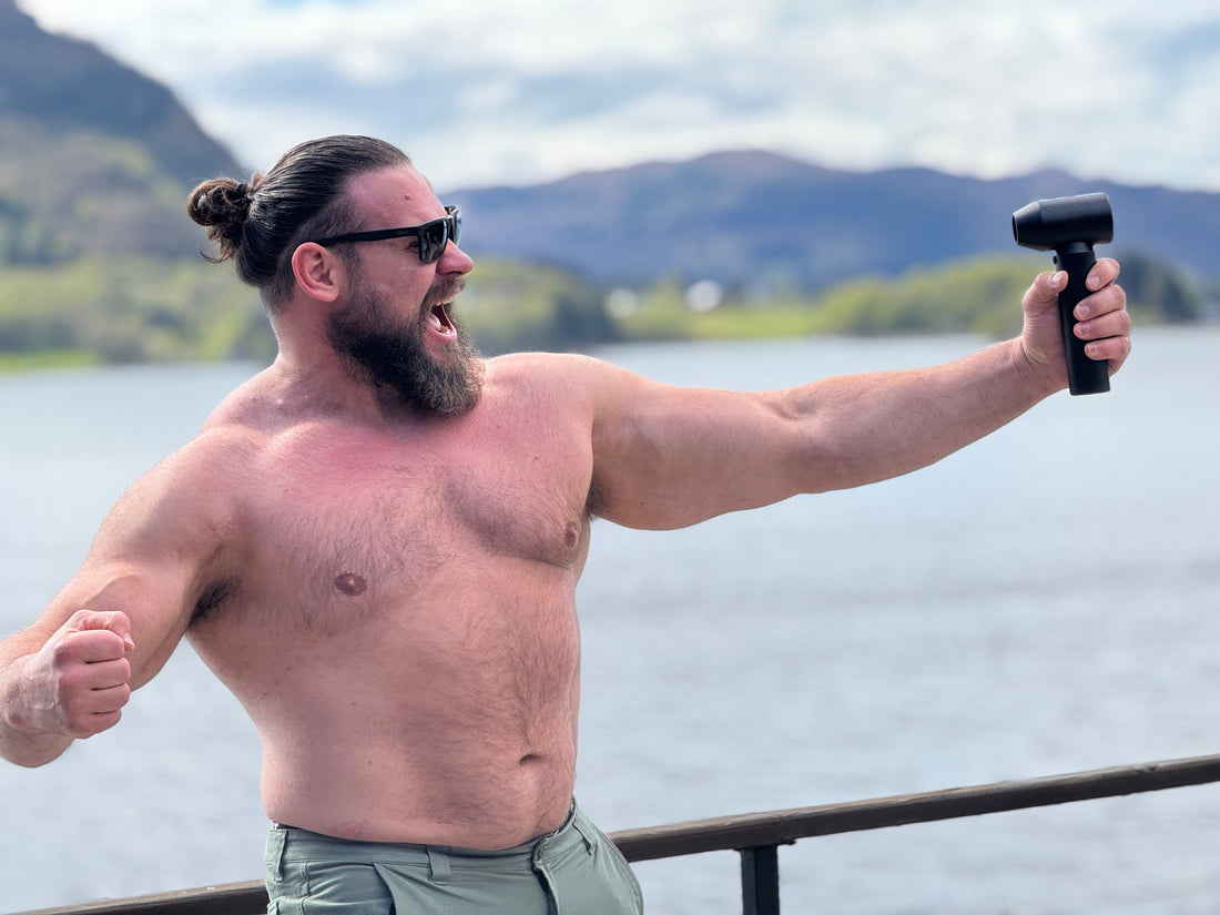 World´s strongest man holding world´s strongest cordless leaf blower, Hedgehog JET